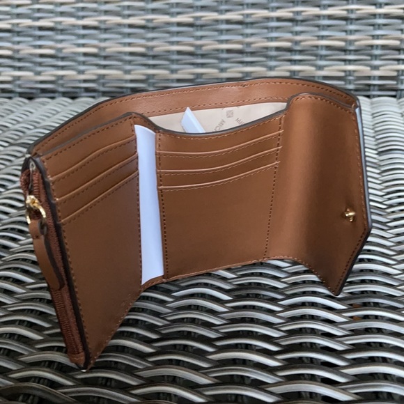 Michael Kors Medium flap Bifold Wallet - Picture 8 of 16